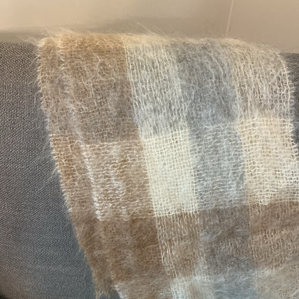 Woman’s mohair scarf